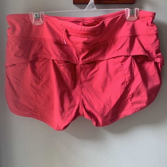 Lululemon Speed Shorts 2.5” - Picture 2 of 4